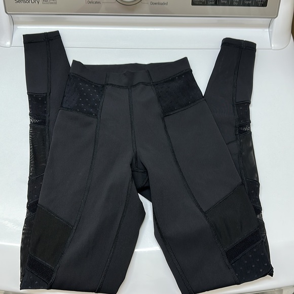LIKE NEW! Lululemon Just Breathe Pant * Black Mesh - Picture 13 of 15